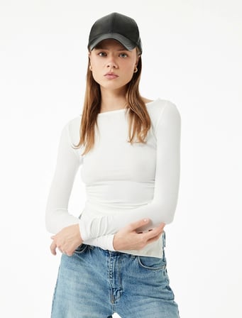 Kayık Yaka Uzun Kollu Büzgülü Slim Fit Tişört