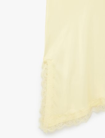 Slim Fit Yırtmaçlı Asimetrik Kesim Dantel Detaylı Midi Saten Etek