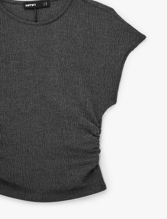 Bürümcük Kumaş Dokulu Slim Fit Drapeli Kap Kol Bisiklet Yaka Tişört