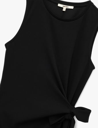 Krep Scuba Slim Fit Drapeli Yandan Bağlama Detaylı Bisiklet Yaka Kolsuz Midi Elbise