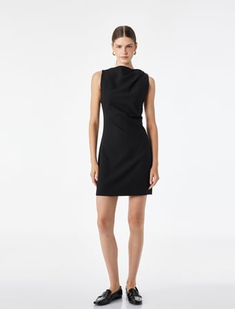 Slim Fit Aksesuarlı Drapeli Kolsuz Bisiklet Yaka Mini Elbise