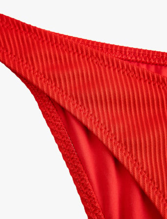 Asimetrik Kesim Dokulu Bikini Altı