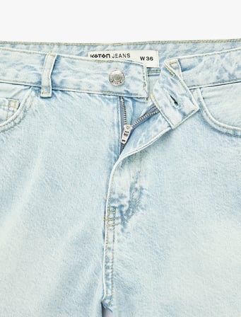 Pamuklu Cepli Düğmeli Istakoz Nakış Detaylı Mini Denim Şort
