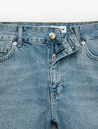Pamuklu Yüksek Bel Taş Detaylı Mini Denim Şort