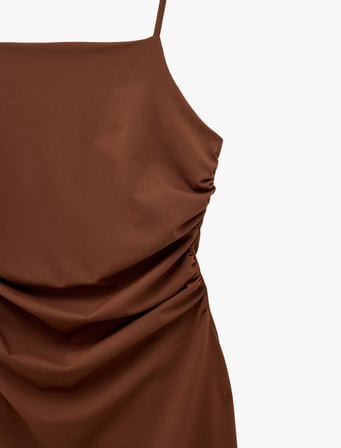 Slim Fit Kare Yaka İp Askılı Drapeli Midi Elbise