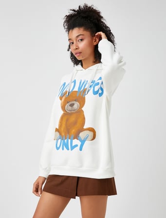Şardonlu Kapüşonlu Uzun Kollu Ayıcık Baskılı Sweatshirt
