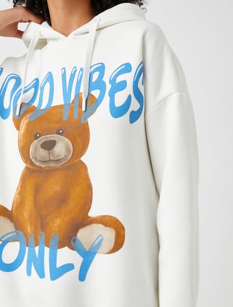 Şardonlu Kapüşonlu Uzun Kollu Ayıcık Baskılı Sweatshirt