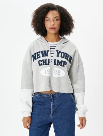 Şardonlu Uzun Kollu Baskılı Rahat Kalıp Crop Fermuarlı Kapüşonlu Sweatshirt
