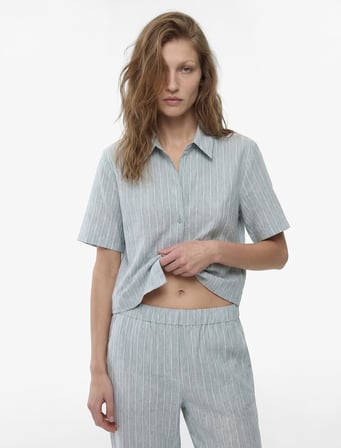 Regular Fit Kaçık Yaka Kısa Kollu Crop Gömlek