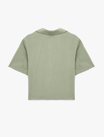 Regular Fit Kaçık Yaka Kısa Kollu Dokulu Crop Gömlek