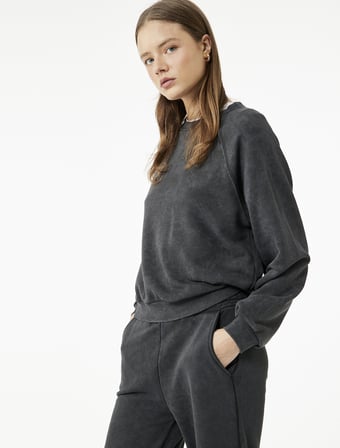 Pamuklu Üç İplik Şardonlu Yıkamalı Uzun Kollu Bisiklet Yaka Sweatshirt