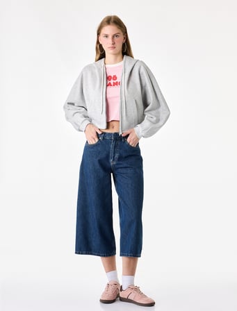 Simli Uzun Kollu Kapüşonlu Şardonlu Arkası Baskılı Crop Sweatshirt