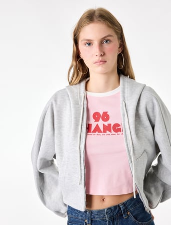 Simli Uzun Kollu Kapüşonlu Şardonlu Arkası Baskılı Crop Sweatshirt