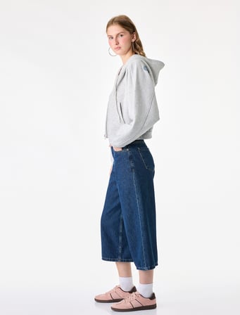 Simli Uzun Kollu Kapüşonlu Şardonlu Arkası Baskılı Crop Sweatshirt