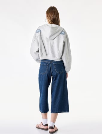 Simli Uzun Kollu Kapüşonlu Şardonlu Arkası Baskılı Crop Sweatshirt