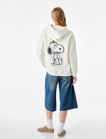 Snoopy Lisanslı Arkası Baskılı Şardonlu Kapüşonlu Sweatshirt