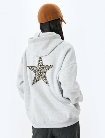 Üç İplik Şardonlu Uzun Kollu Kapüşonlu Cep Detaylı Arkası Nakışlı Sweatshirt