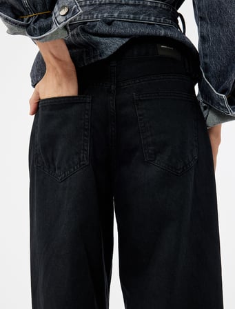 Yüksek Bel Cepli Düğmeli Kısa Geniş Paça Jean Pantolon
