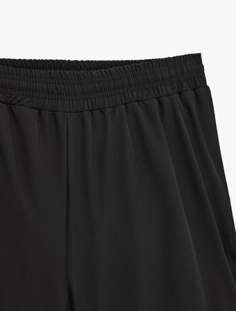 Beli Lastikli Basic Şort