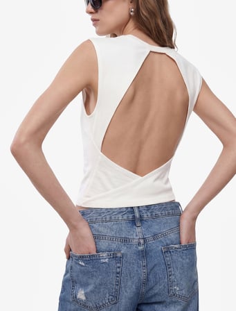 Pamuklu Slim Fit Bisiklet Yaka Kolsuz Sırt Detaylı Bluz