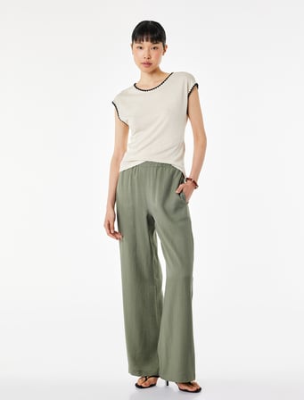 Keten Karışımlı Slim Fit Nakış Detaylı Bisiklet Yaka Kolsuz Tişört