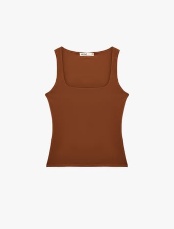 Slim Fit Yuvarlak Yaka Kolsuz Top