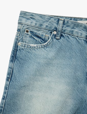 Taş Detaylı Pamuklu Rahat Kalıp Mini Denim Şort