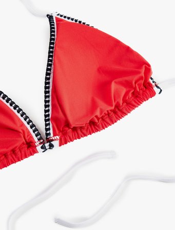 Renk Kontrastlı Kroşe Detaylı Üçgen Bikini Üstü