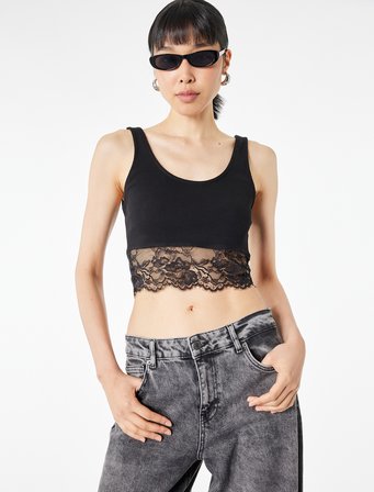 Pamuklu Dantel Detaylı Kalın Askılı Crop Bluz