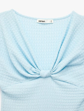 Bürümcük Kumaş Dokulu Slim Fit Kolsuz Düğüm Detaylı V Yaka Tişört