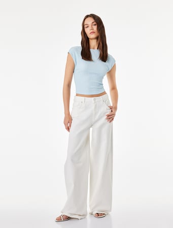 Bürümcük Kumaş Dokulu Slim Fit Kolsuz Sırt Detaylı Crop Tişört