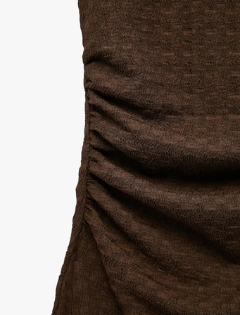 Bürümcük Kumaş Dokulu Slim Fit Sırt Detaylı Halter Yaka Midi Elbise