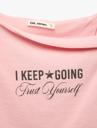 Pamuklu Kayık Yaka Kısa Kollu Slim Fit Asimetrik Baskılı Tişört