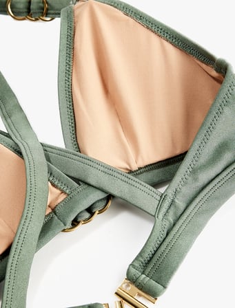 Aksesuarlı Çapraz Askılı Bikini Üstü