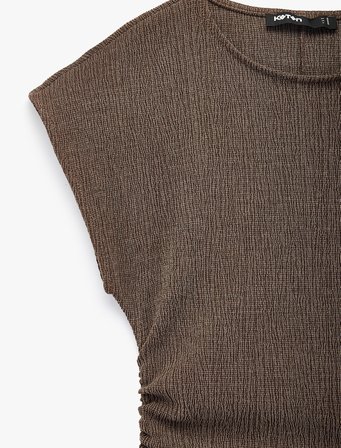 Bürümcük Kumaş Dokulu Slim Fit Drapeli Kap Kol Bisiklet Yaka Tişört