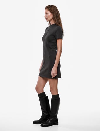 Nervürlü Slim Fit Dik Yaka Kısa Kollu Mini Elbise