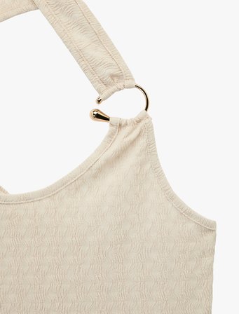 Bürümcük Kumaş Slim Fit Kolsuz Asimetrik Yaka Metal Halka Detaylı Bluz