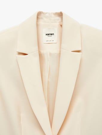 Geniş Yaka Cep Detaylı Düğmeli Blazer Ceket