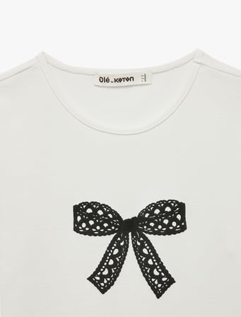 Pamuklu Slim Fit Kısa Kollu Bisiklet Yaka Fiyonk Baskılı Tişört