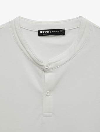 Regular Fit Pamuklu Düğmeli Kısa Kollu Henley Yaka Tişört