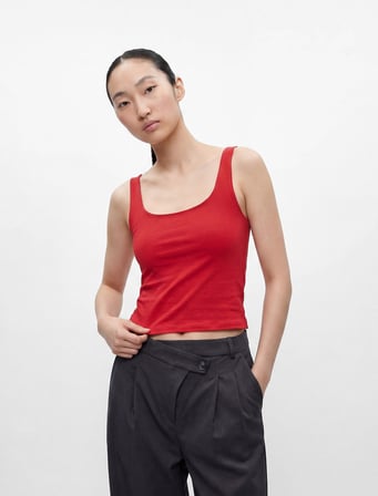Pamuklu Slim Fit U Yaka Kolsuz Bluz