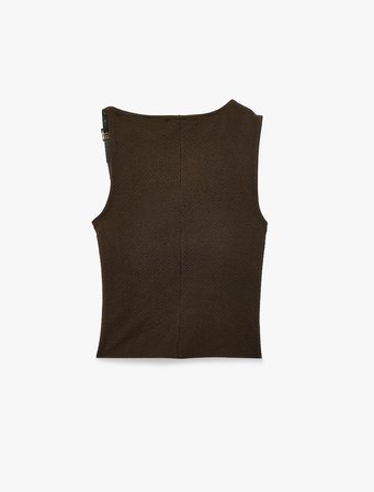 Aksesuarlı Drape Detaylı Kolsuz Asimetrik Degaje Yaka Bluz