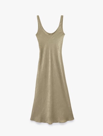 Slim Fit U Yaka Kalın Askılı Kloş Midi Boy Dokulu Saten Kloş Elbise