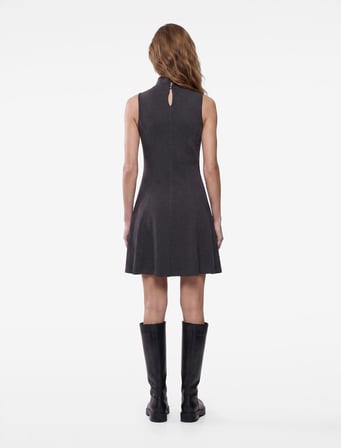 Dikiş Detaylı Slim Fit Kolsuz Dik Yaka Kloş Mini Elbise