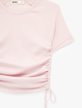 Pamuklu Slim Fit Bisiklet Yaka Kısa Kollu Yanları Bağlamalı Büzgülü Tişört
