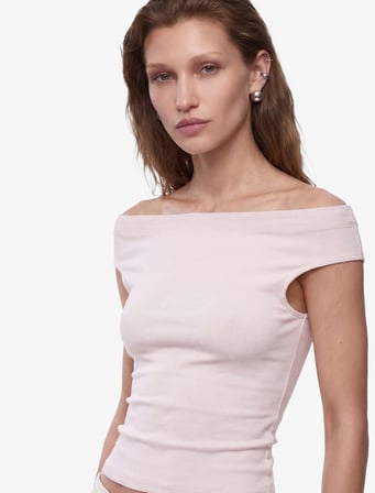 Pamuklu Ribanalı Slim Fit Omzu Açık Madonna Yaka Tişört