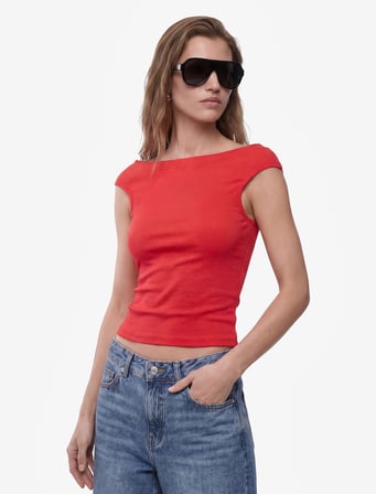 Pamuklu Ribanalı Slim Fit Omzu Açık Madonna Yaka Tişört