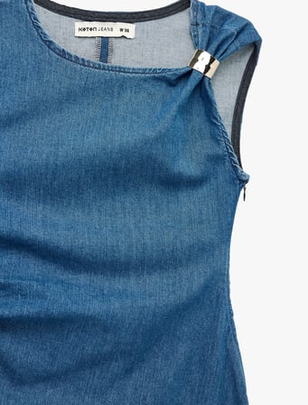 Metal Aksesuarlı Kolsuz Pamuklu Drapeli Denim Midi Elbise