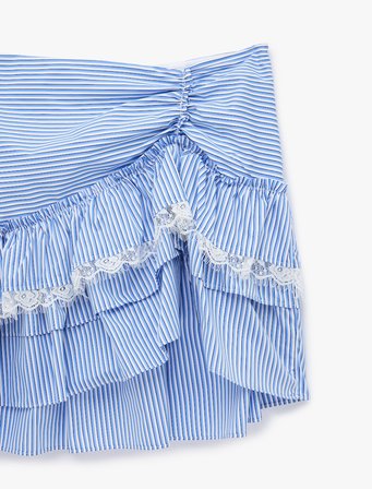 Koton X Sibil Çetinkaya - Fırfırlı Dantel Detaylı Çizgili Poplin Mini Etek