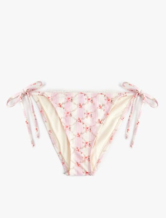 Koton X Sibil Çetinkaya - Yanları İpli Fiyonk Detaylı Çiçekli Bikini Alt